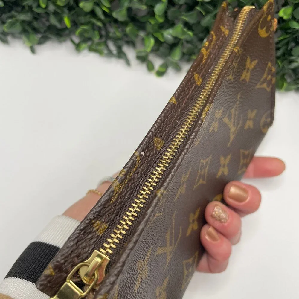 AUTHENTIC LOUIS VUITTON Monogram Bucket PM Accessory Pouch - Picture 5 of 14